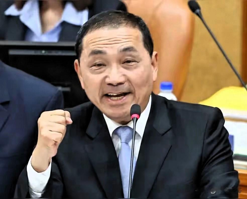 谁能想到？新北蓝营34.2%的民调领先，居然脆得一戳就破，侯友宜不站台背书，李四
