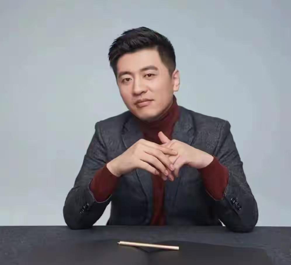 张雪峰老师真的是一个很不错的人生指导师，今年孩子高考，最近一直在听张老师的报考指