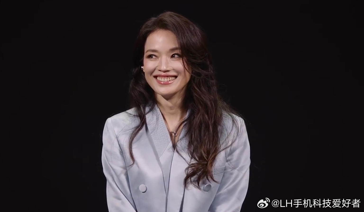 舒淇代言SU7舒淇亲临小米SU7新品发布会现场，羡慕各位能参加小米发布会的媒体老