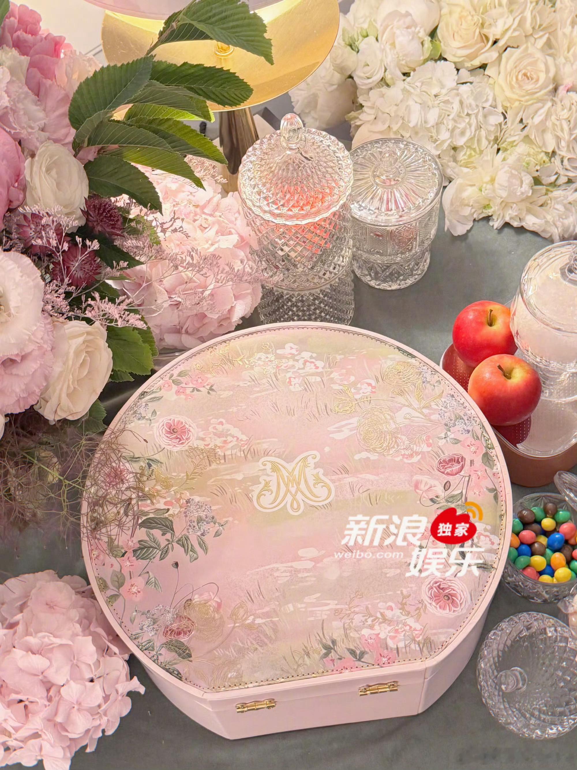 终于等到奚梦瑶何猷君大婚了，早前原定婚礼，因何鸿燊离世被迫延期。二人婚礼主题承诺