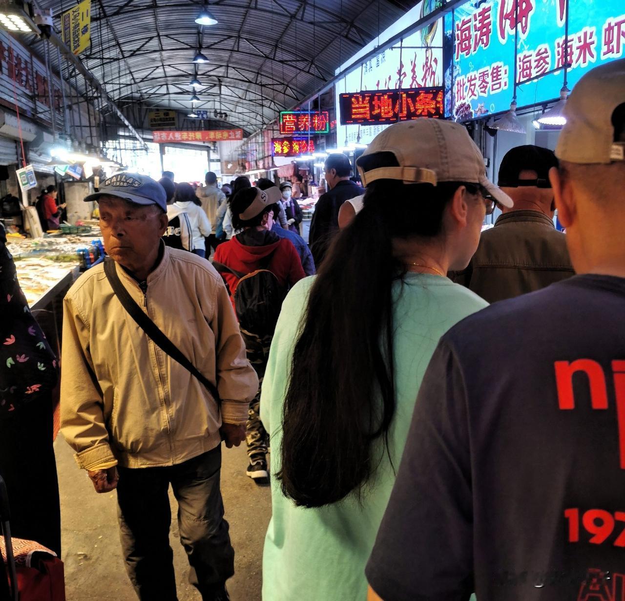 一大盆都没装下，赶紧把大连海味搬回家里！

    五一假期的第一天中午，刘家桥