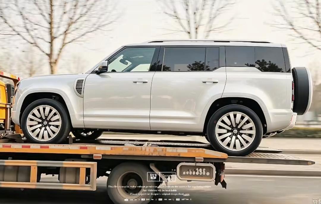 魏牌第二代蓝山颜色渲染效果，图里这三台分别是云锦白、深空黑、漓江蓝。

根据工信