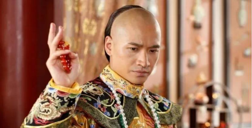 1729年，52岁的雍正召13岁马氏侍寝。

这一夜改变的不仅是一个少女的命运，