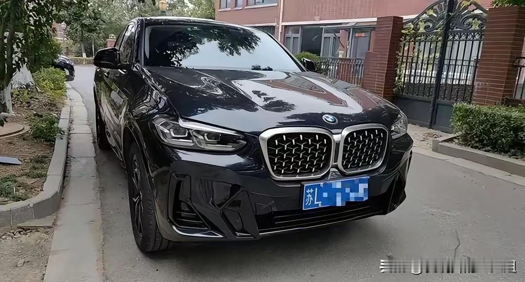 江苏镇江，男子花44.8万提了辆宝马X4，然而，他才开了1年多，仅行驶2万公里，