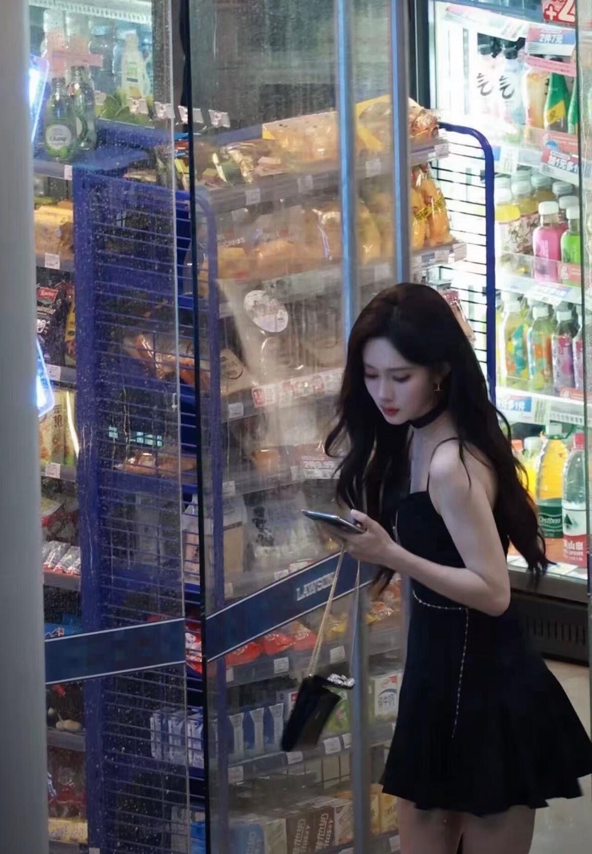 如果有人恰好经过，希望她看见我的漂亮，不要看见我的失落 