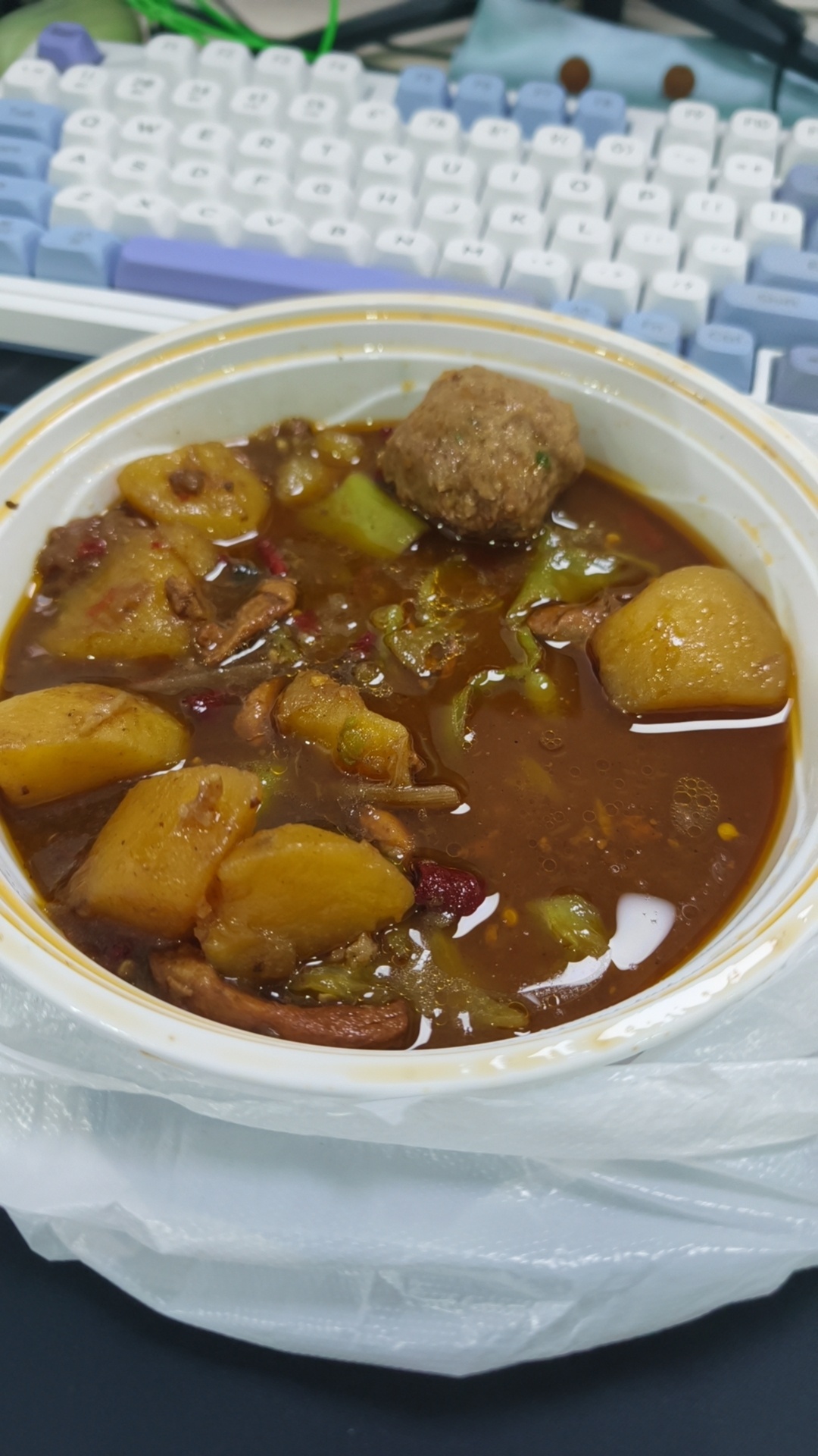 生活手记 我点的鸡公煲，到了发现是黄焖鸡。 