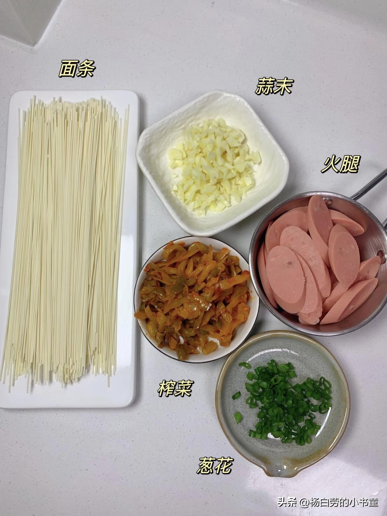 【含泪转型！8元挂面逆袭年轻人的“三餐救星”】
 
就在大家为三餐发愁时，一把8