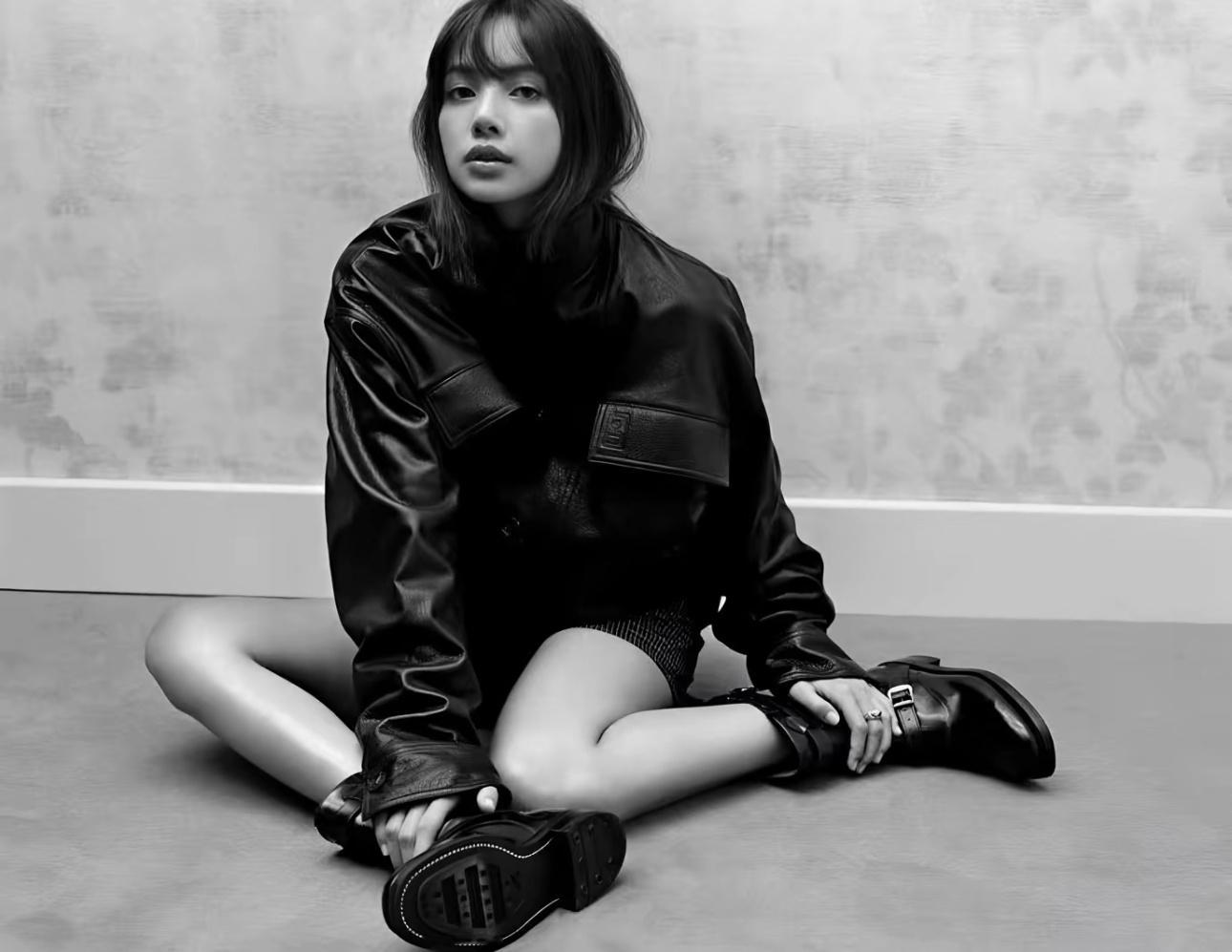 LISA x WSJ惊人的时尚表现力 ​​​