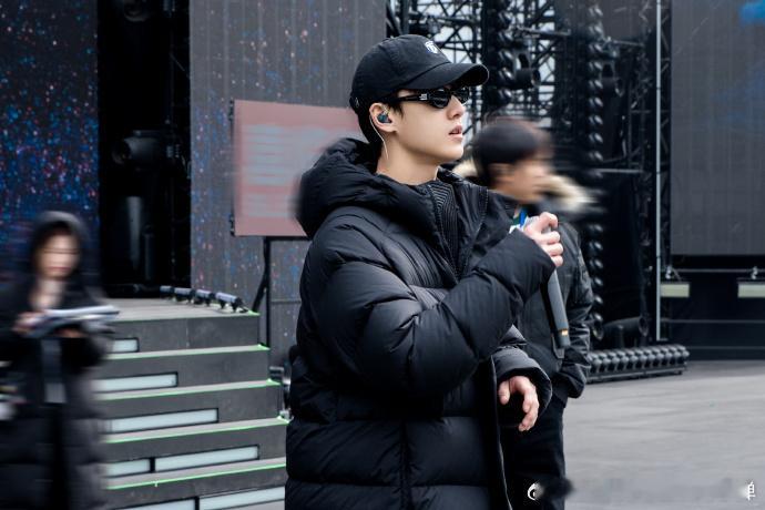 歌手李昀锐今晚见  李昀锐在旋律歌声中找寻自我 亲爱的朋友们，李昀锐在旋律中找寻