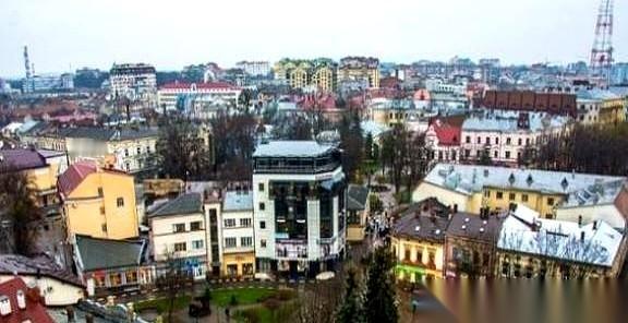 农民扛着一袋谷子，去换一把锄头。
你敢信？这不是一百年前，这是今天。
一句话就把