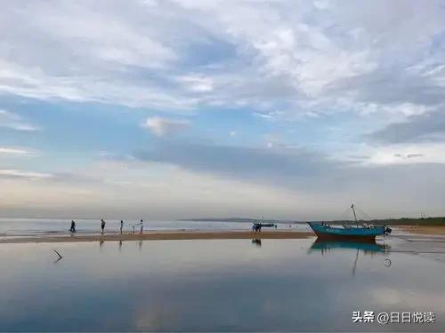这事是我们家族里发生的真事，不是编出来吓唬人的故事。二伯年轻的时候，就迷上了黄书