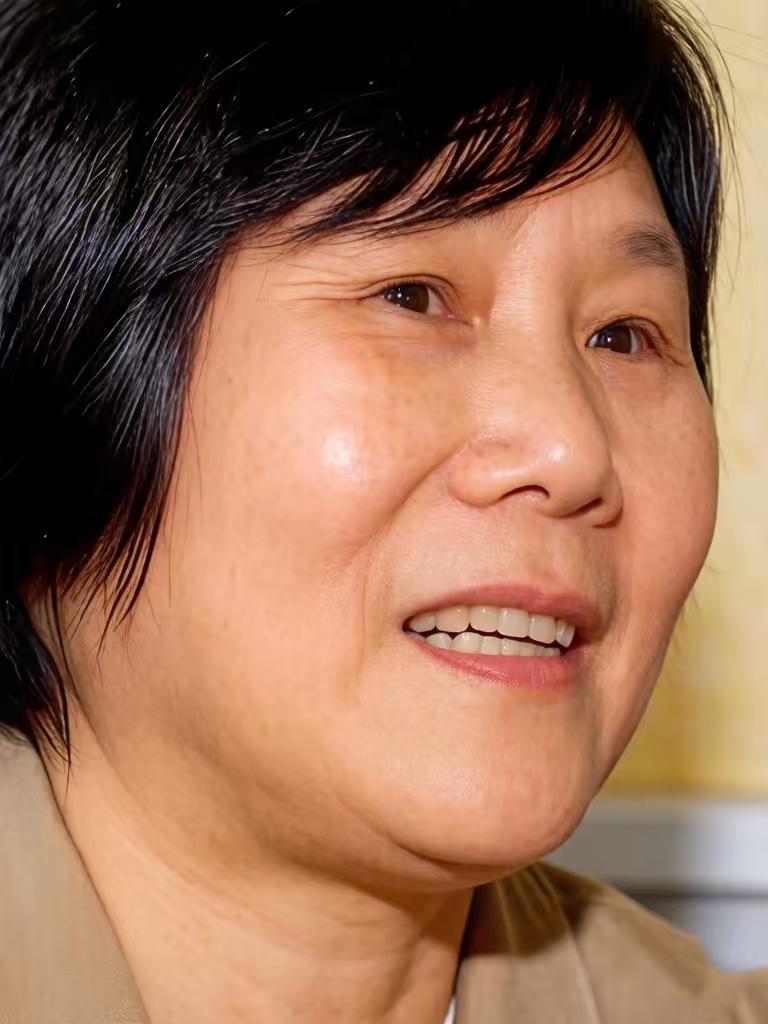 湖北神农架，1975年的时候，19岁的陈传香，在田间徒手扭断金钱豹的脖子，救下被