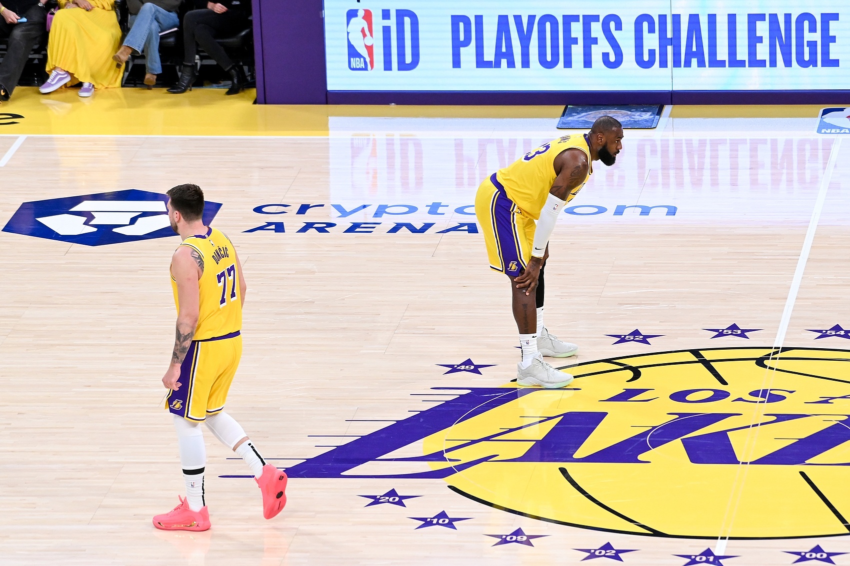 湖人本赛季关键时刻战绩是8胜0负，是联盟唯一不败球队！湖人vs76人