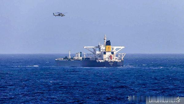 所有人都在盯着那艘被扣的“辽宁”油轮叹气，觉得我们亏了。错了！这才是最高明的“弃