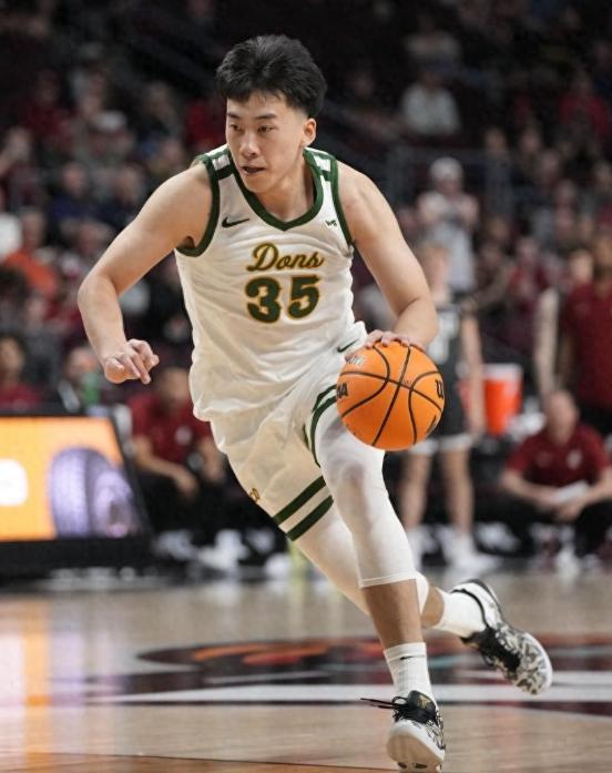 男篮迎战日本！王俊杰背负球迷希望。

今天晚上，中国男篮将迎战日本男篮。球迷的希