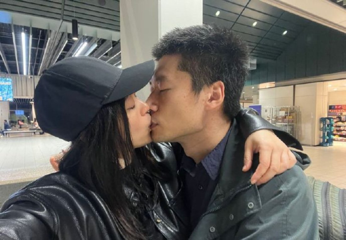 黄璐孔大山恋情 这俩都比较文艺，挺般配的，恭喜～[比耶][比耶][比耶] ​​​