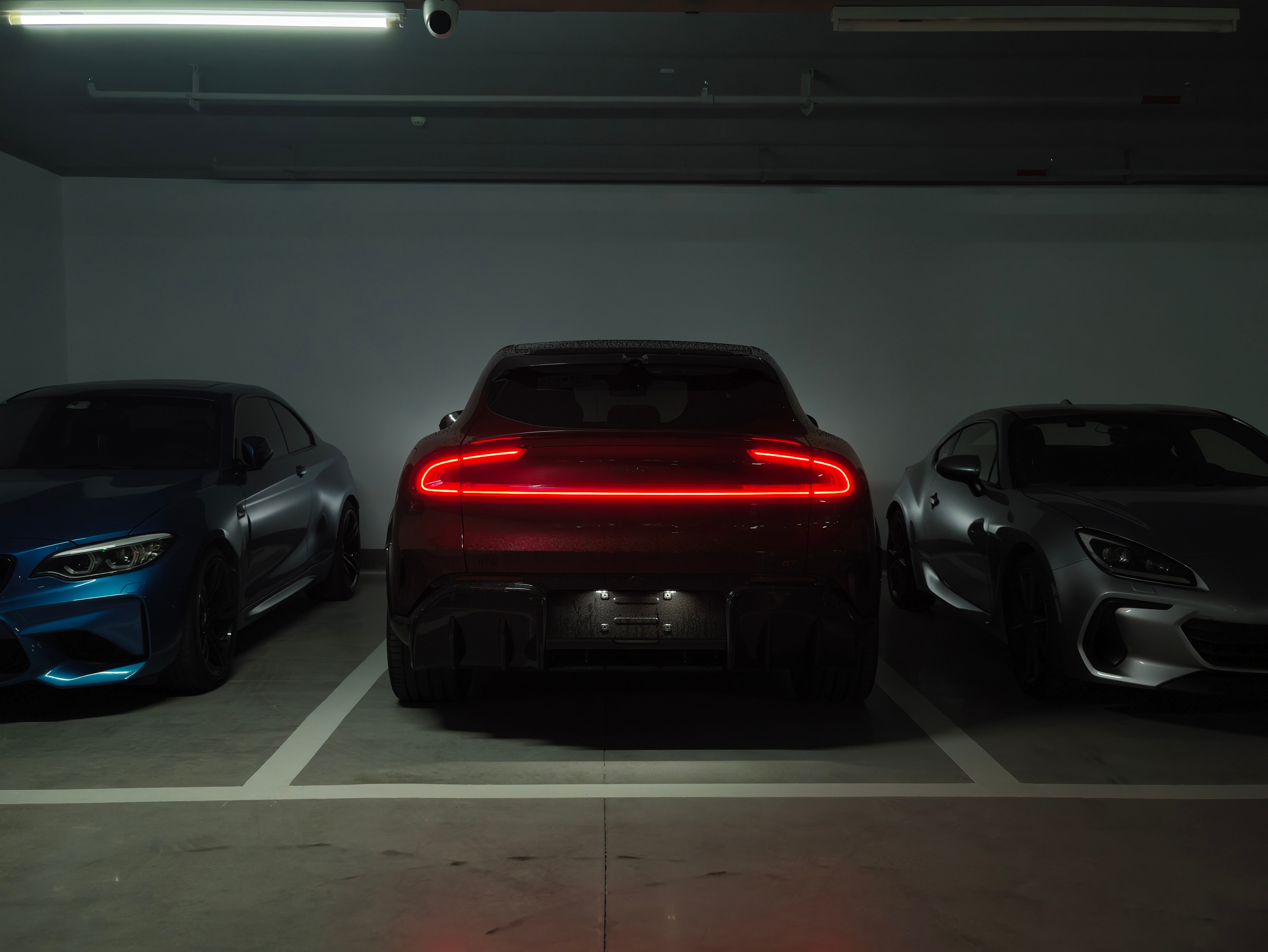 都是驾驶者之车，在地库随手拍几张  M2，YU7 GT，BRZ 