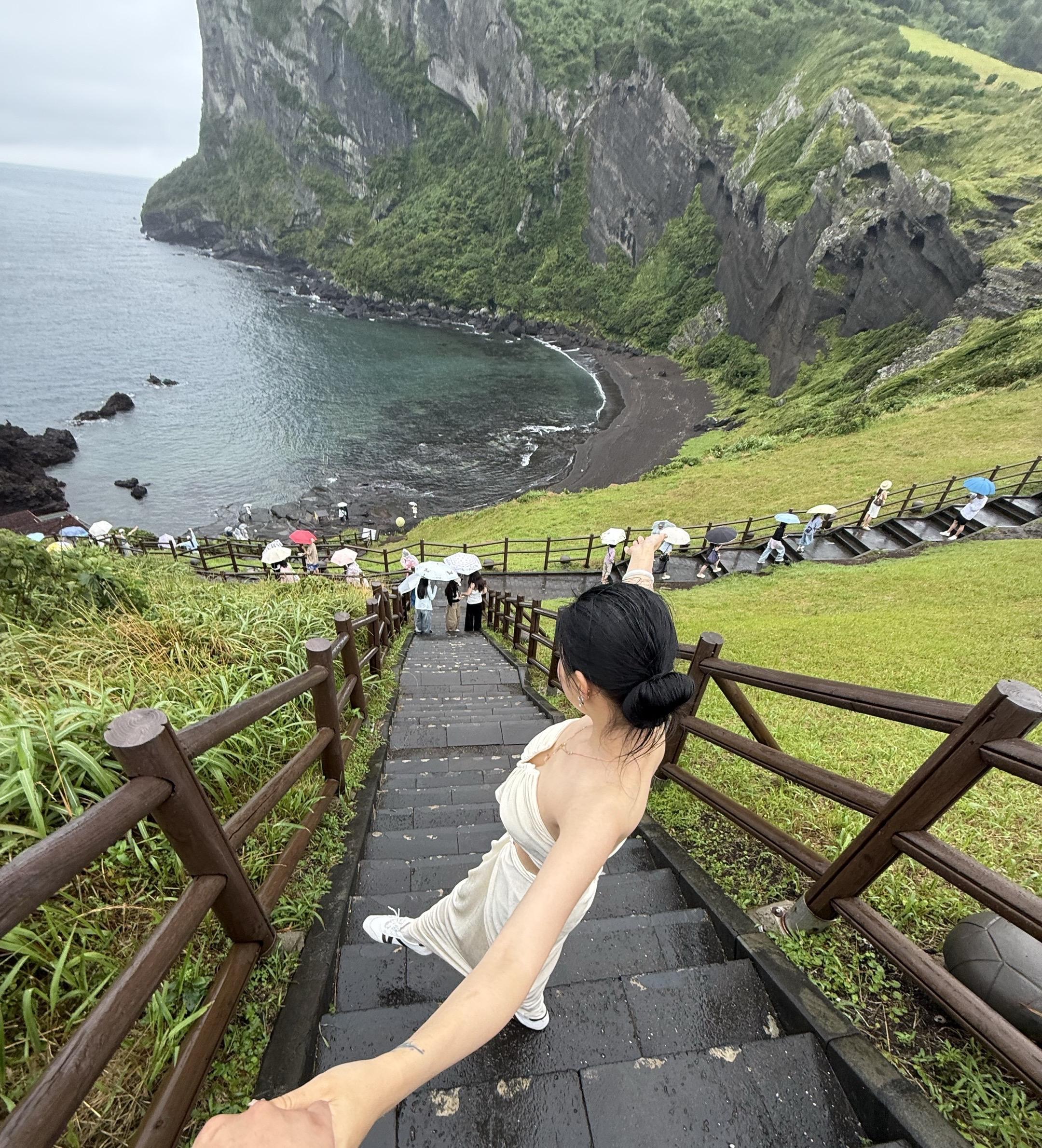 今天济州岛的风比伦敦还忧郁 一生致死都要冒雨拍照的女人