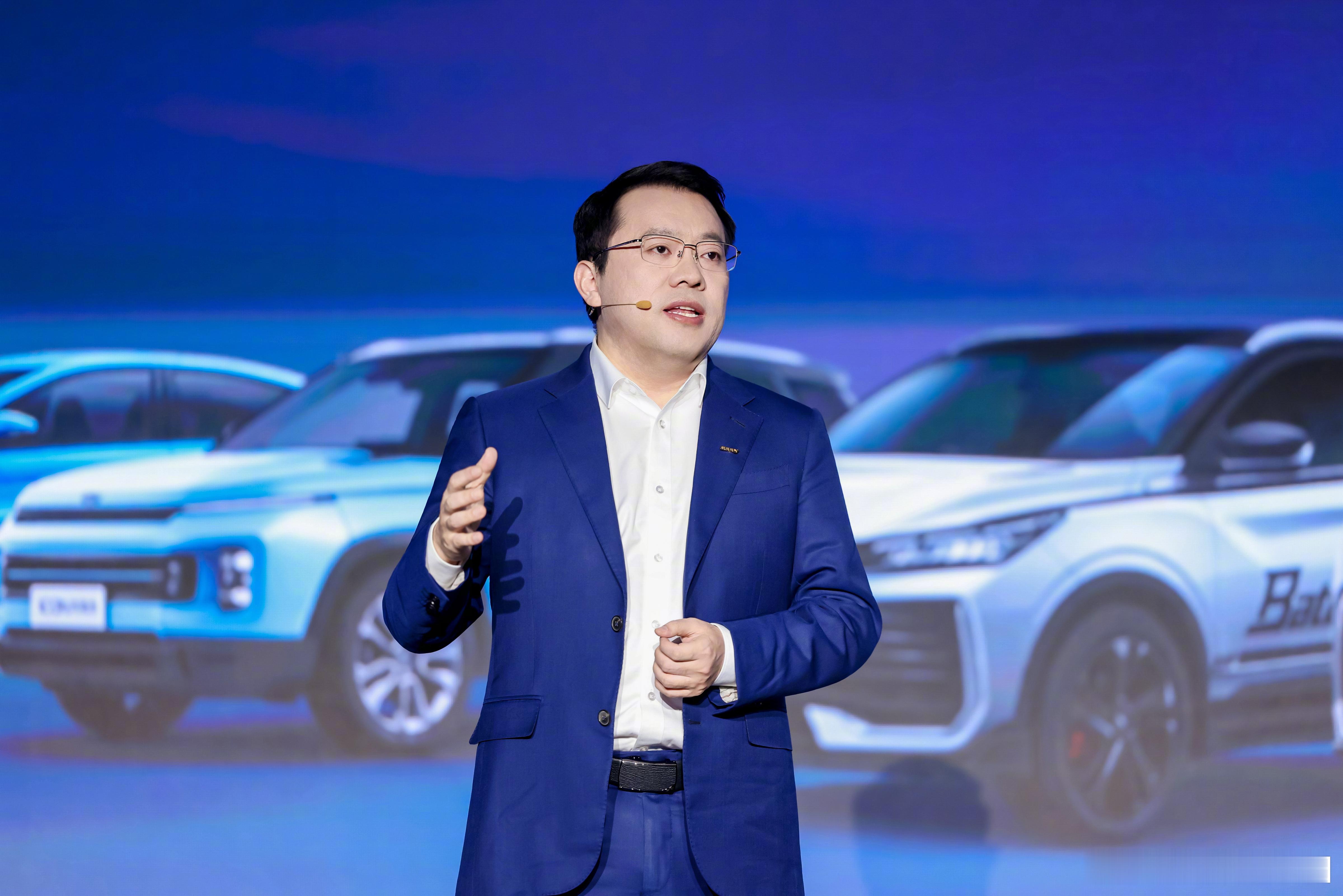 吉利控股目标2030年跻身全球前五 2025 年吉利控股全年总销量达 411.6