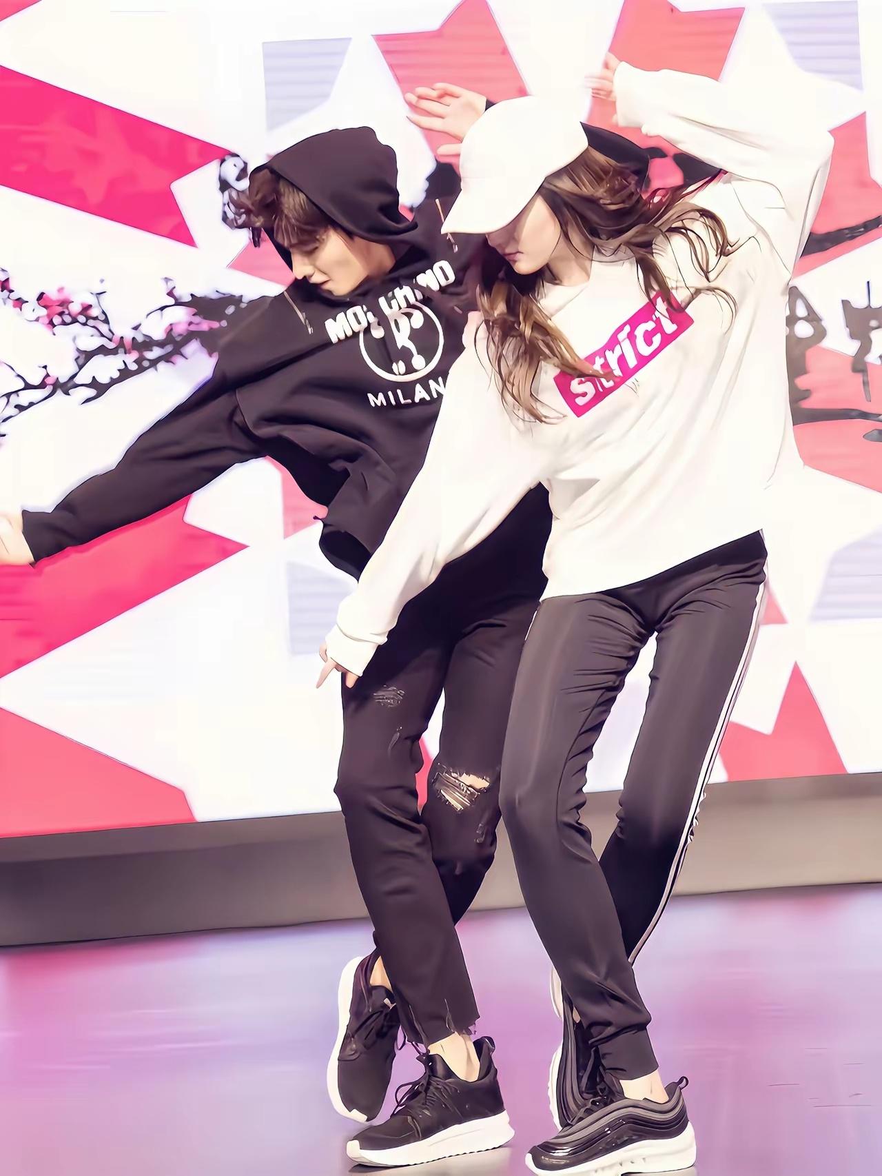 考古视频她两怎么还在一起跳过舞。刘亦菲，杨洋。 