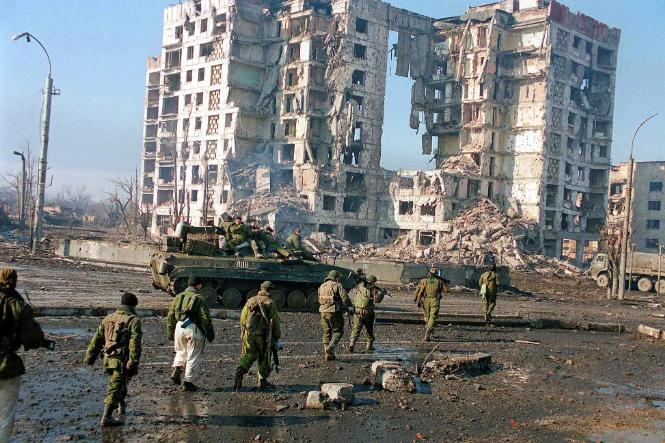 伊朗这场仗，基本上已经打不下去了。不是说伊朗要公开举白旗，那是绝对不可能的，毕竟