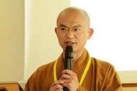 2008年，清华博士后张明光放弃了年薪百万的工作，毅然选择出家当和尚，父母连夜赶