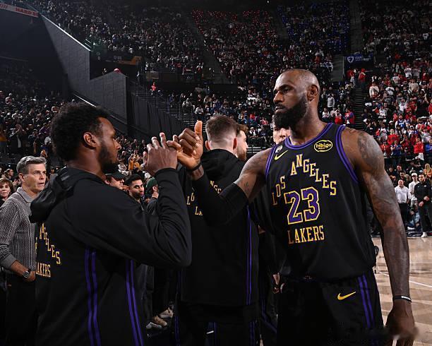 詹姆斯说他认为自己和珍妮的关系很好，但凡事都有两面性。他认为他和珍妮之间一直存在