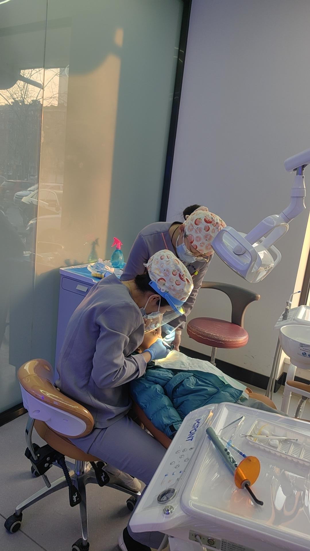 天天给孩子刷牙，但是门牙还是坏了，趁着还没疼赶紧补起来[锦鲤到来][锦鲤到来][