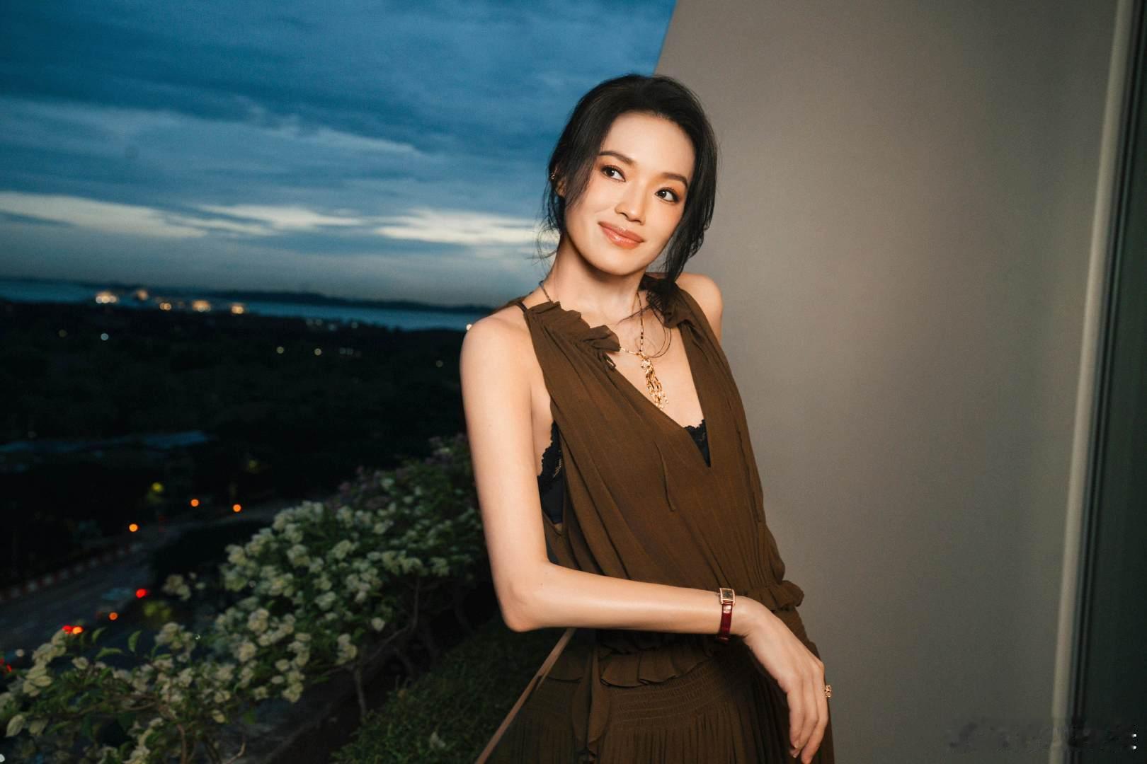 舒淇今天不走红毯舒淇不走红毯，能看见导演的新造型就好啦！舒淇不走红毯