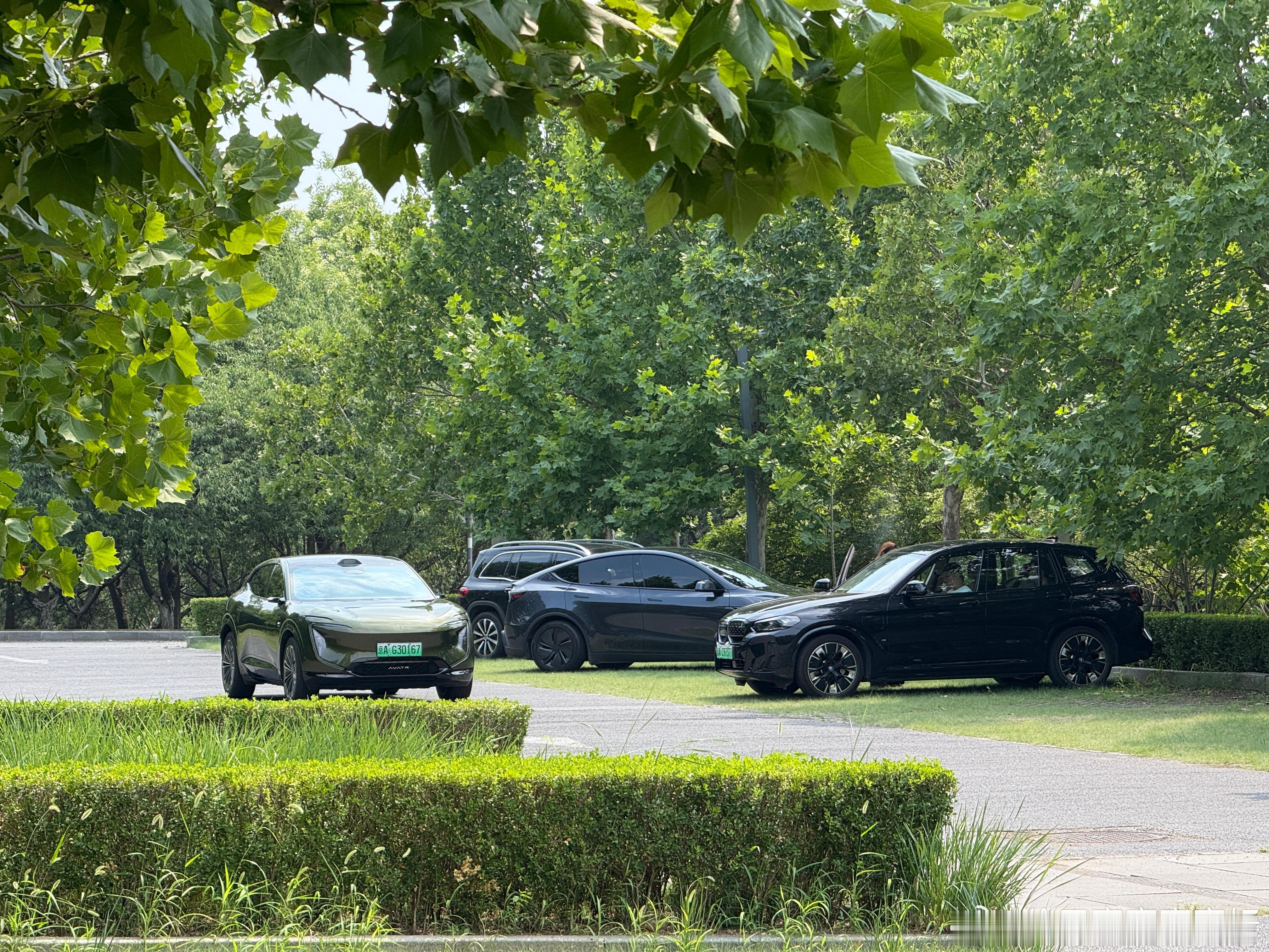 今天来华北汽车拍摄基地拍车，挺红火，挺热闹。钛3对比领克阿维塔对比i3专车鼻祖汉