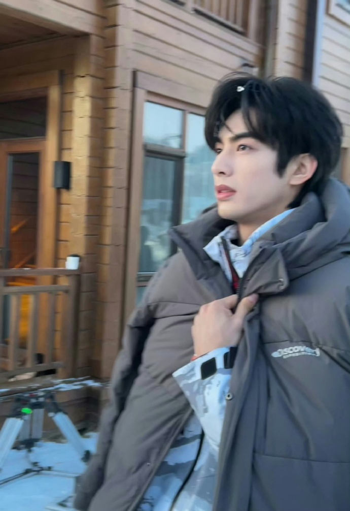 宋威龙 宋威龙的威是权威的威 此男是神吧 