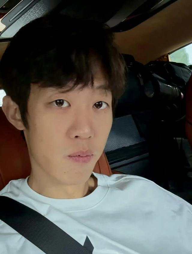 张国伟偷鸡不成蚀把米！9月12日，张国伟连发两条微博阴阳刘翔，称国内和国外的体育