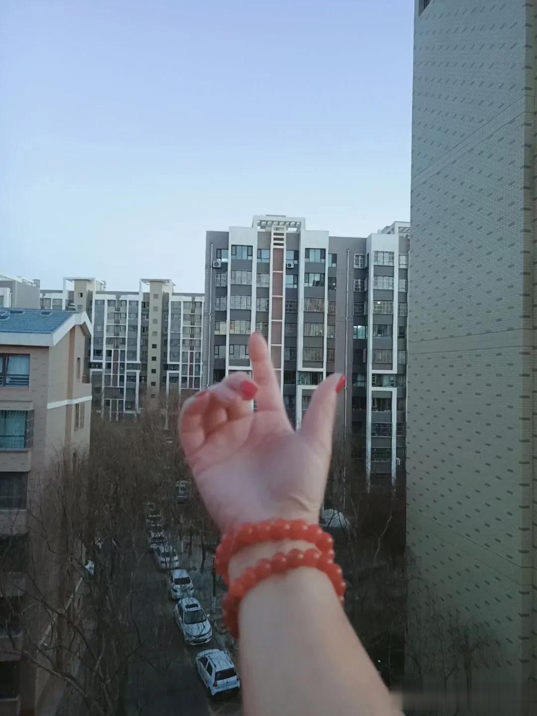 一生中能遇到贵人，
是我们几辈子修来的福气。
一定要知恩图报，勿忘贵人，
一定要