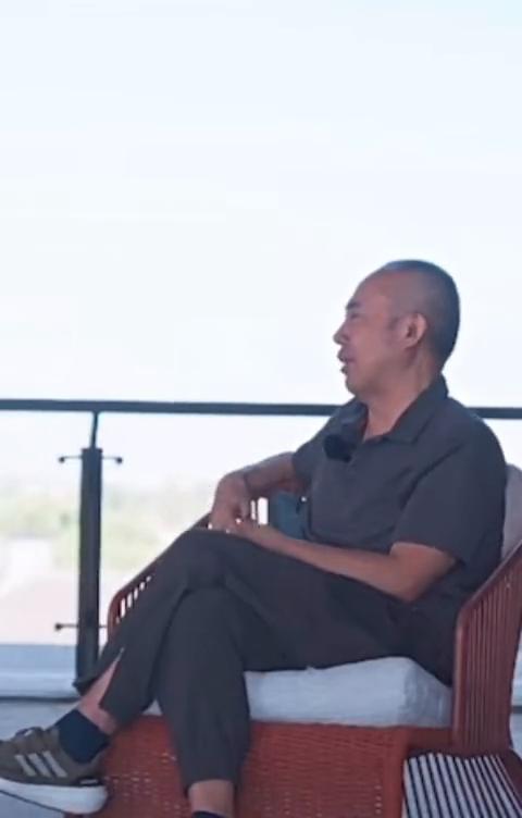 国家就是那帮游手好闲的人，太有钱了不行，没饭吃也不行。至于哪个城市最适合于写作，