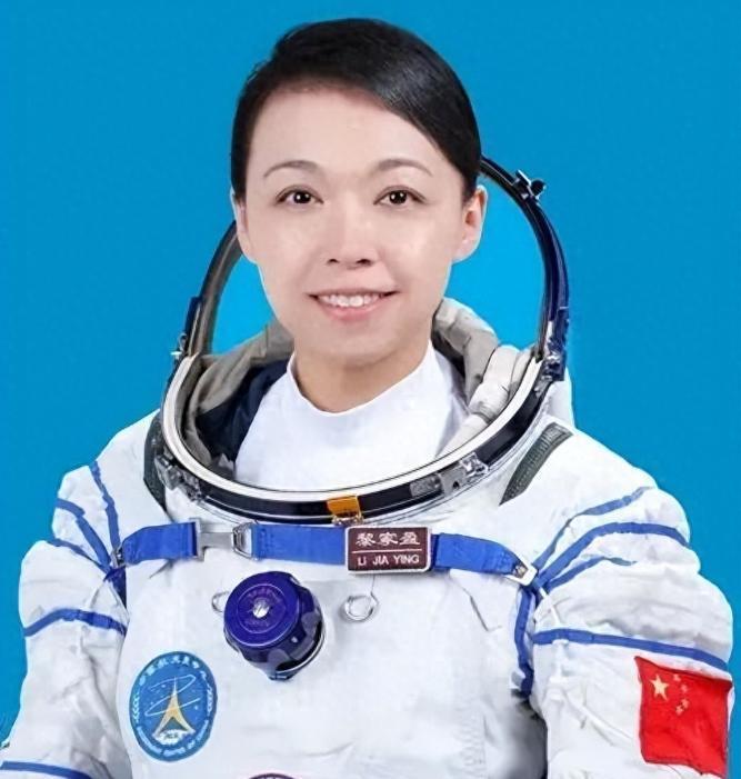 5 月 24 日深夜，酒泉卫星发射中心一道火光划破夜空，神舟二十三号直冲云霄，全