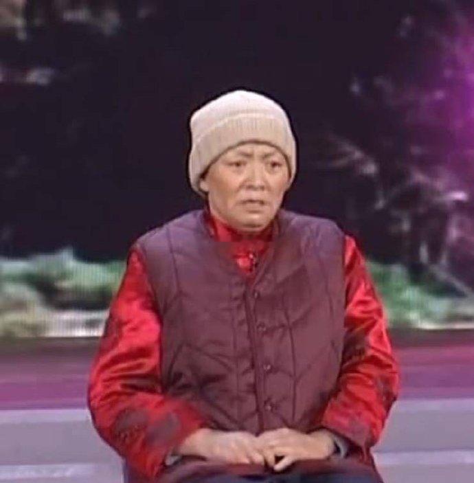 汽车是我们抄袭老外的时候多，服饰好像是老外抄袭我们的多~~~这是啥情况啊？？？ 