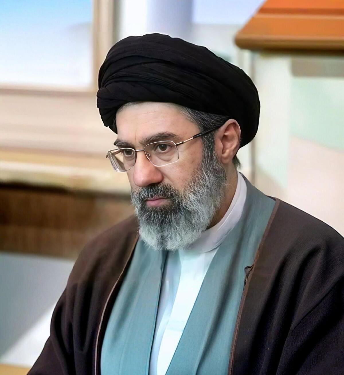 伊朗也是要面对现实，既然政权没倒，就要回归到重建的道路上，留得青山在不怕没柴烧。