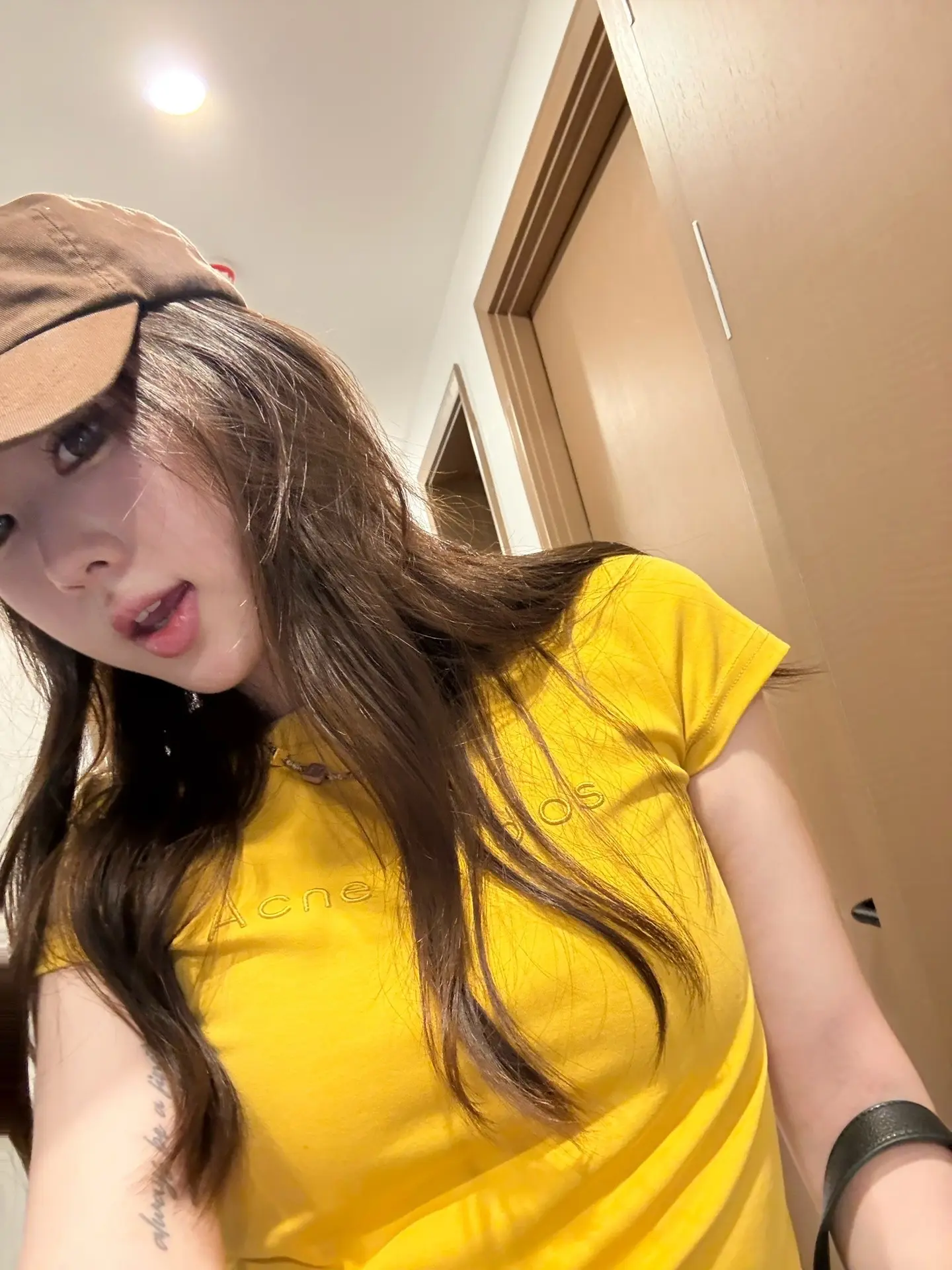 今天是小黄。