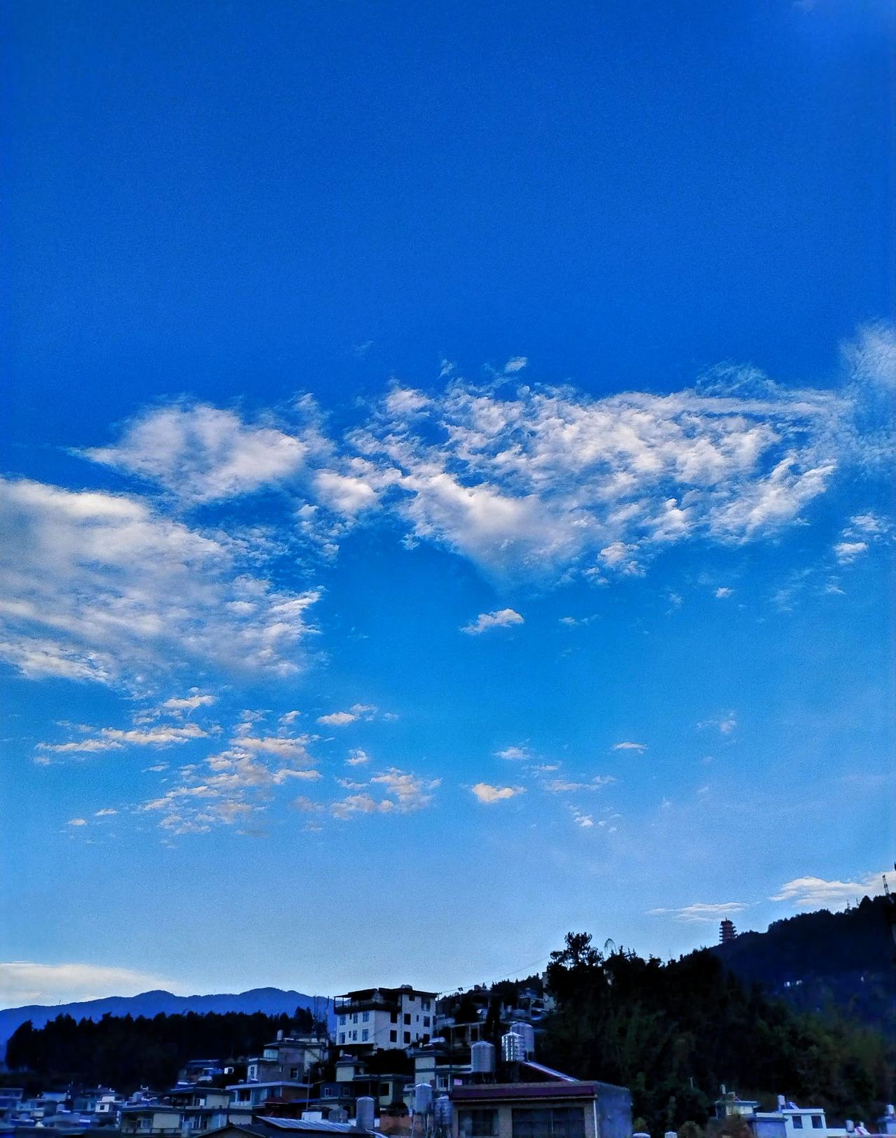 小镇悠然，轻风云淡，逍遥自在。