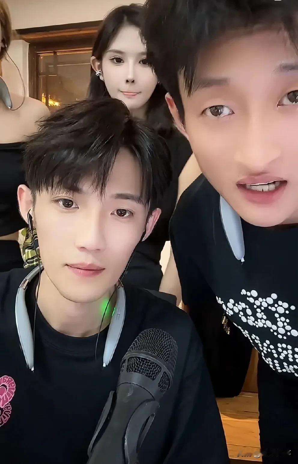 祁天道疑似几个月后复出，李辰轩让粉丝再等几个月！

          李辰轩安