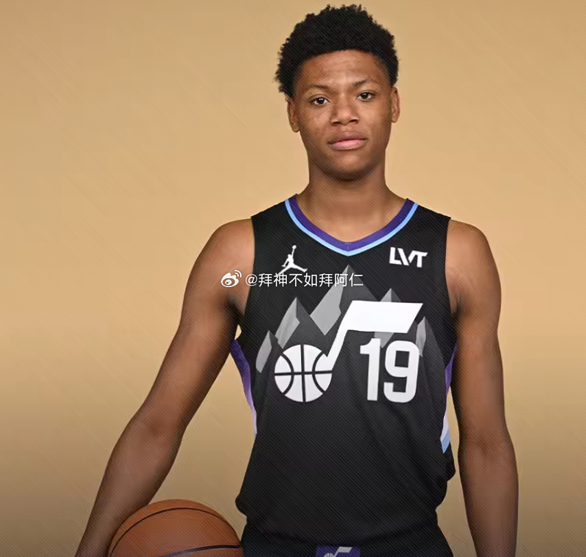 爵士队客场以106-140不敌火箭。本场比赛爵士队球员贝利表现出色，登场33分钟