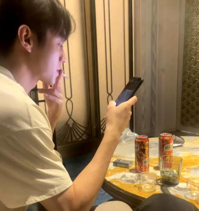 最近娱乐圈风波不断，许凯也被卷入了一场舆论漩涡。前女友许荔莎的爆料，让“出轨”“