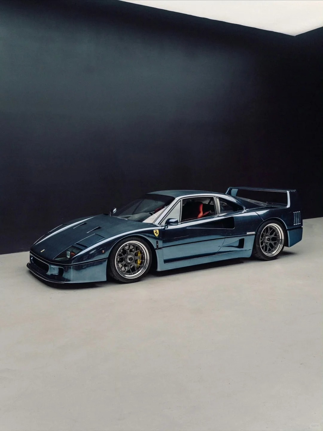 贴了磨砂蓝色铬色漆面保护膜的Ferrari F40，更显质感绝美车片