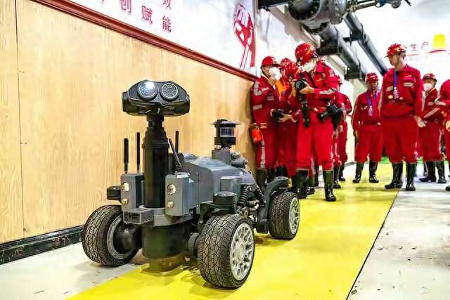 中国突然发文：砸人饭碗的 AI，要谨慎！
