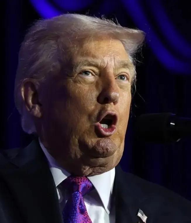 特朗普大赞特赞中国人民解放军仪仗队。

北京时间2月20日，特朗普在白宫回答记者