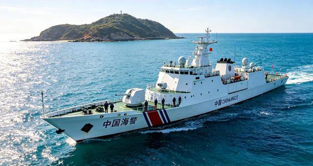 菲律宾人登礁拍张照就跑
中国海警却在铁线礁干了三件“打脸事”
镜头里最扎眼的不是