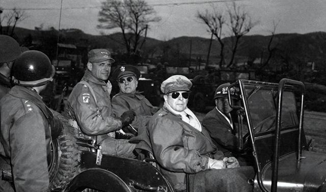 美军上将艾伦的会议笔记，居然被一个“醉醺醺的朝鲜村妇”截走了，这事搁谁头上都够丢