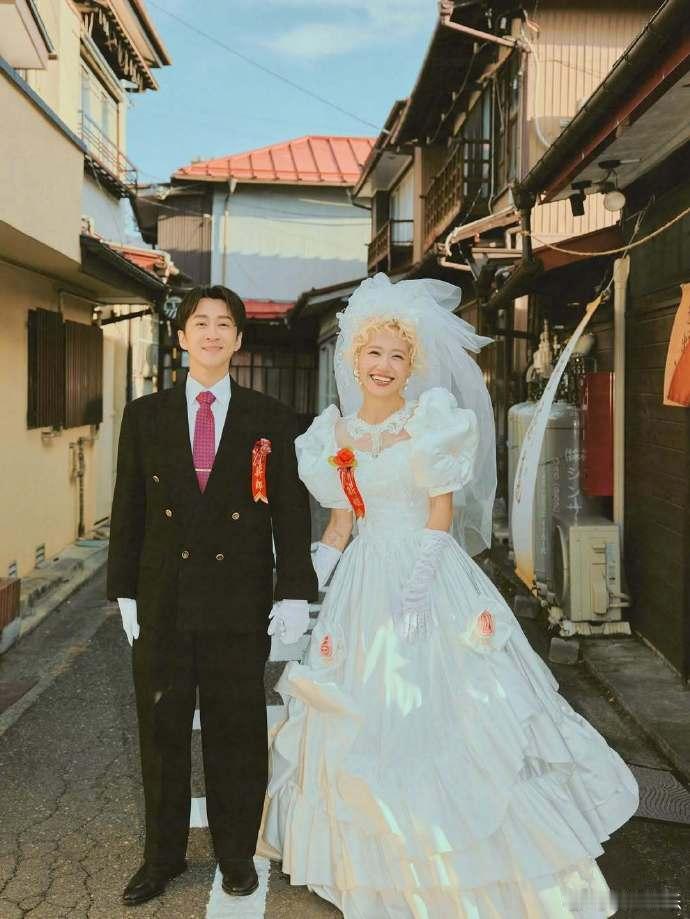 陈汉典lulu称准备婚宴宾客名单最难 19日，陈汉典lulu公开新的婚纱造型，照