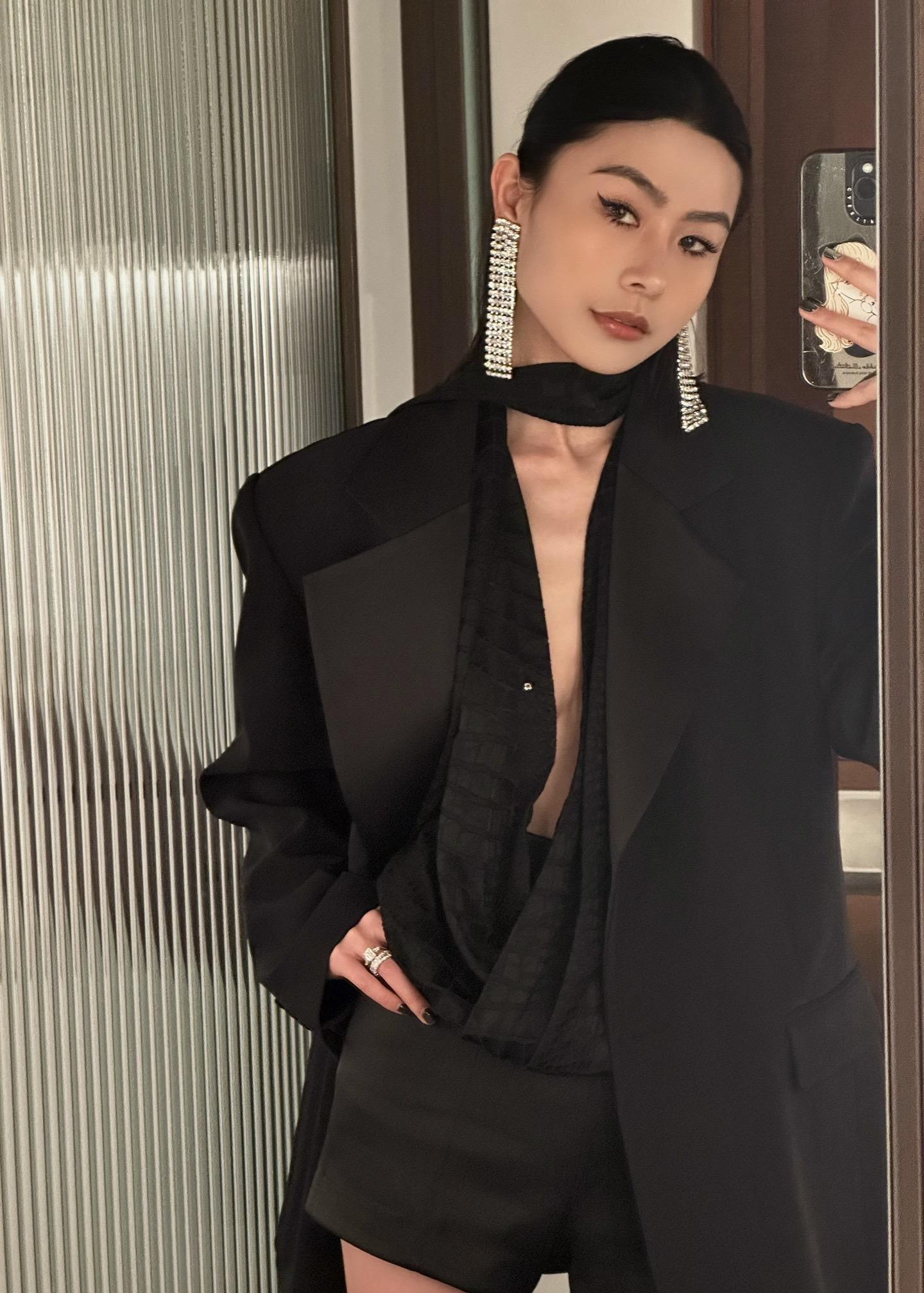 黑西装