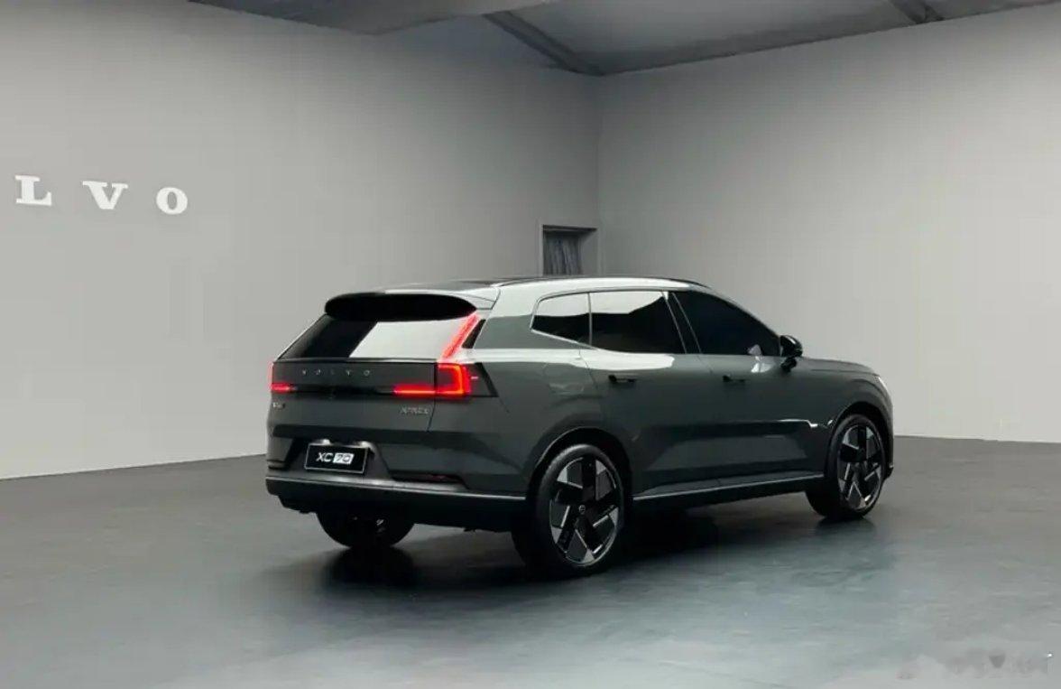 沃尔沃XC70在8月即将预售！这款豪华D级SUV介于60系与90系之间，基于SM